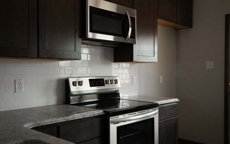 주방 후드 종류별 완벽 가이드 - 슬라이드, 통후드, 침니, 아일랜드 비교